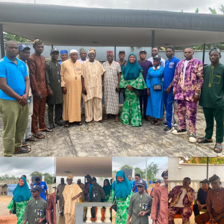 Epe Division Students for Hamzat (E.D.S.F.H.) Pays Foundational Visit to Epe Division GAC – Governinig Advisory Council member of Lagos State, Leader, Chief Seriki Bamu (Apase I)